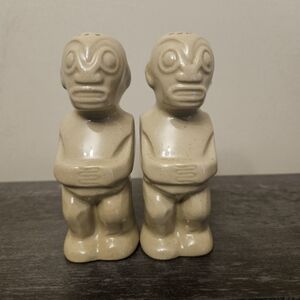 Trader Vics Salt & Pepper Ceramic Shaker Set